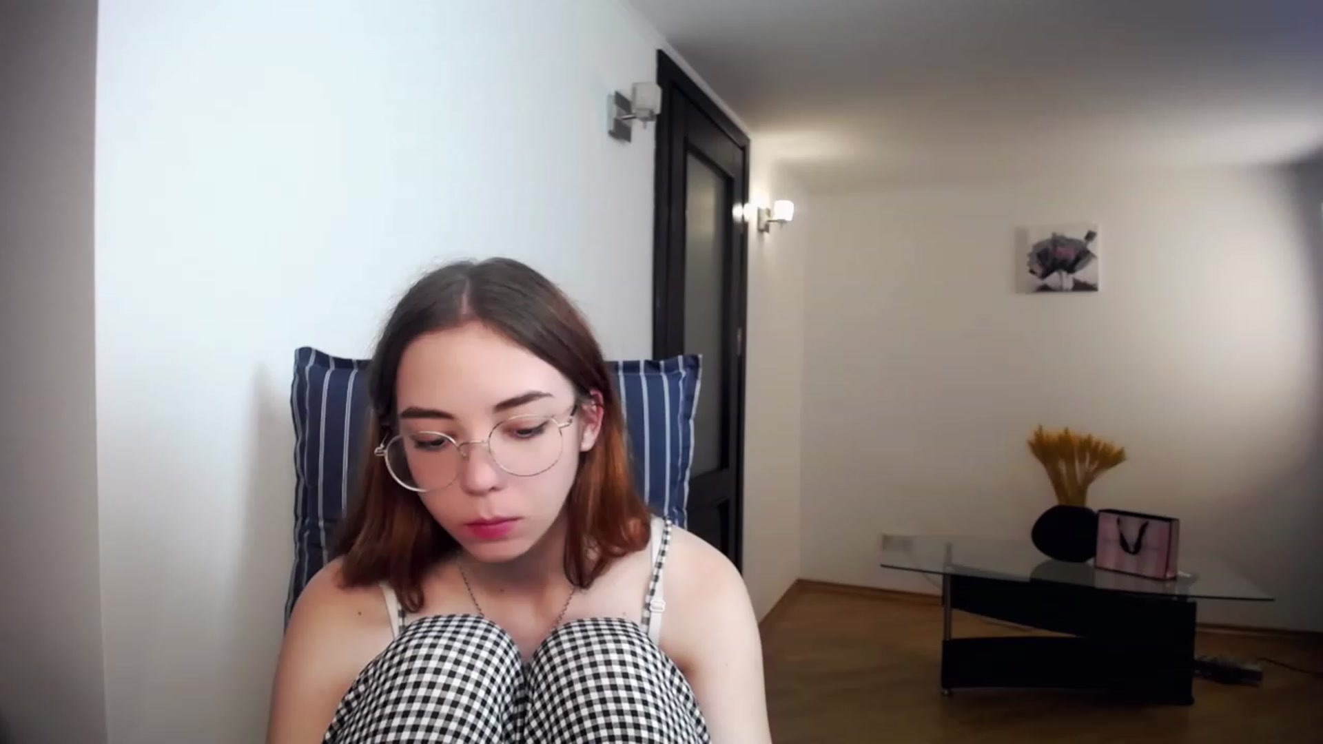 Gallery image thumbnail from KristinaRed's myfreecams stream on, 08/23/2023, 21:16 image 17 of 20
