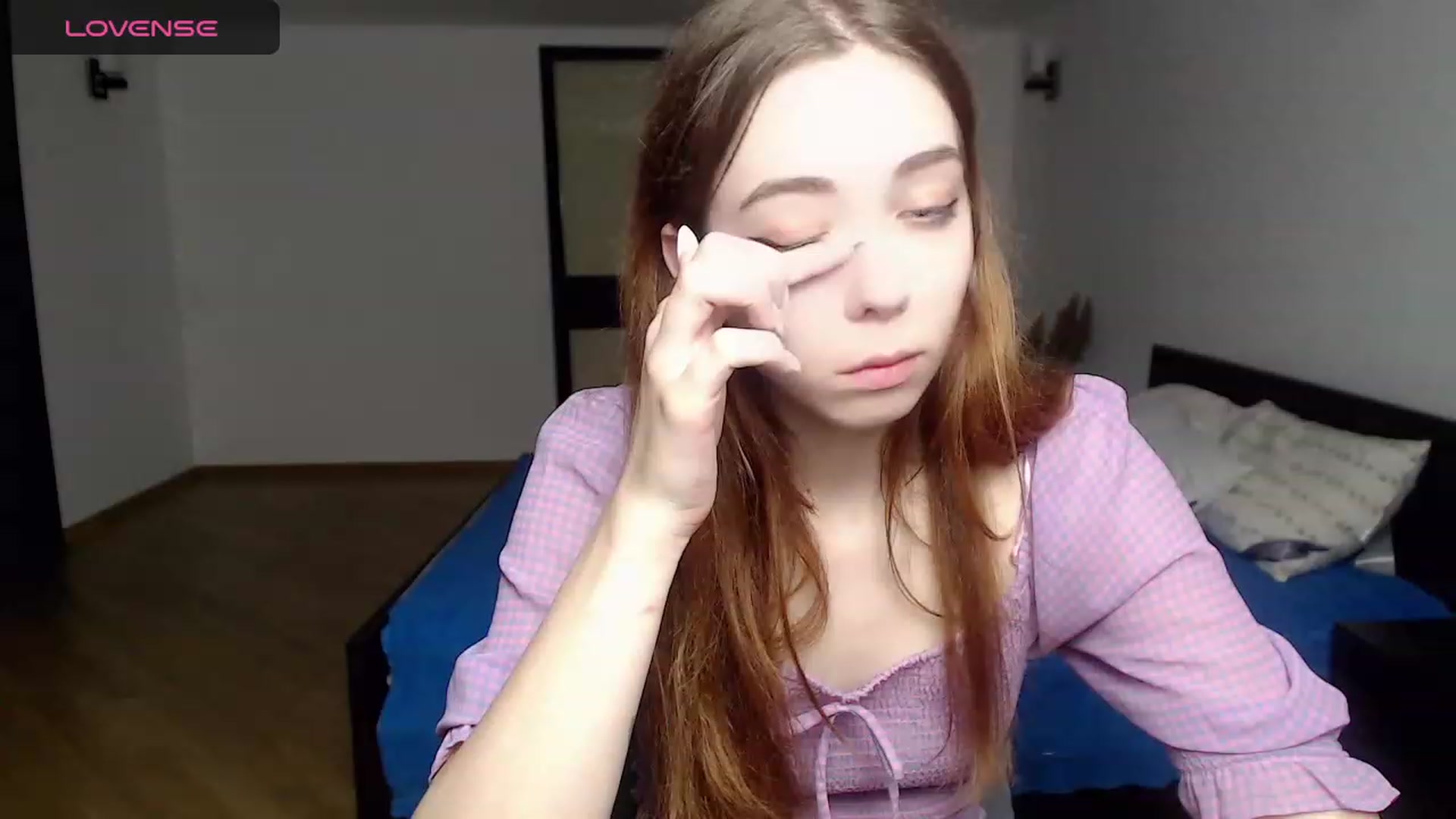 Gallery image thumbnail from KristinaRed's myfreecams stream on, 08/27/2023, 23:16 image 13 of 20