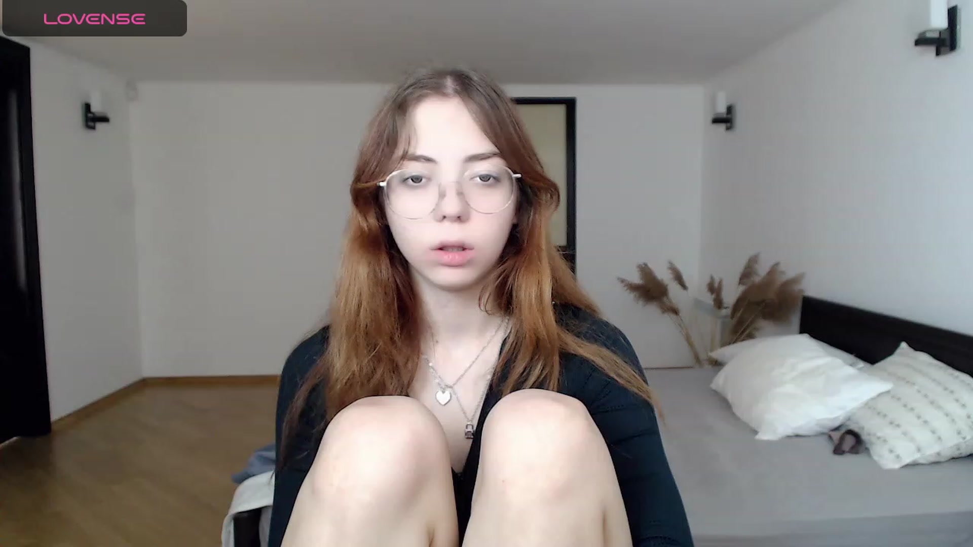 Gallery image thumbnail from KristinaRed's myfreecams stream on, 09/26/2023, 09:40 image 3 of 20