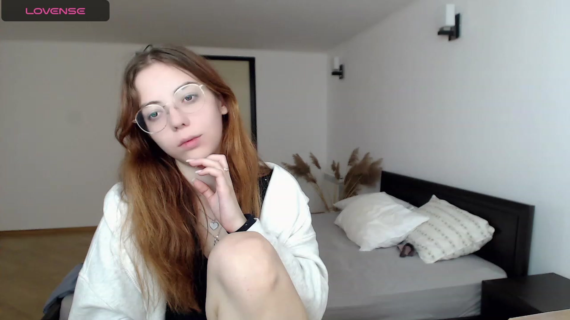Gallery image thumbnail from KristinaRed's myfreecams stream on, 09/26/2023, 09:40 image 16 of 20