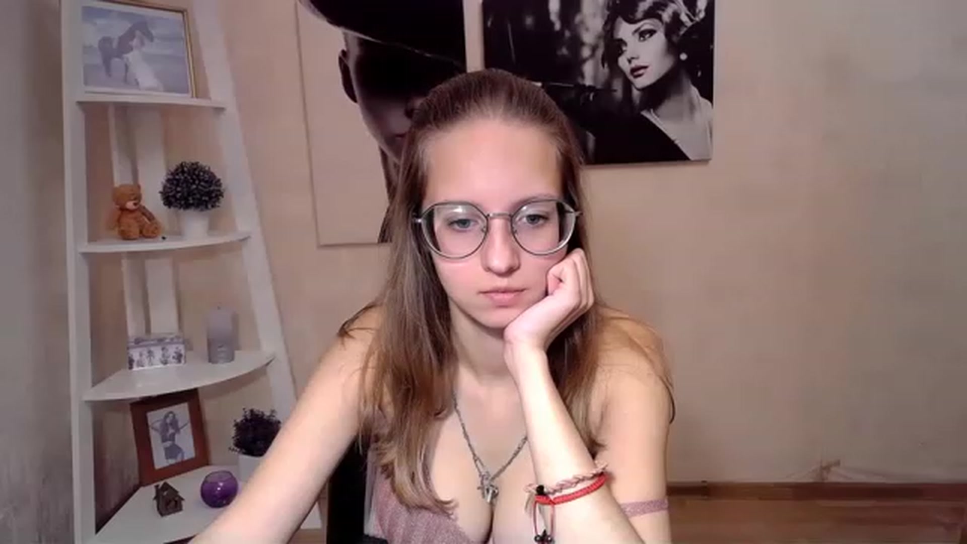 Gallery image thumbnail from Kristina_Adel's myfreecams stream on, 11/23/2022, 10:04 image 18 of 20