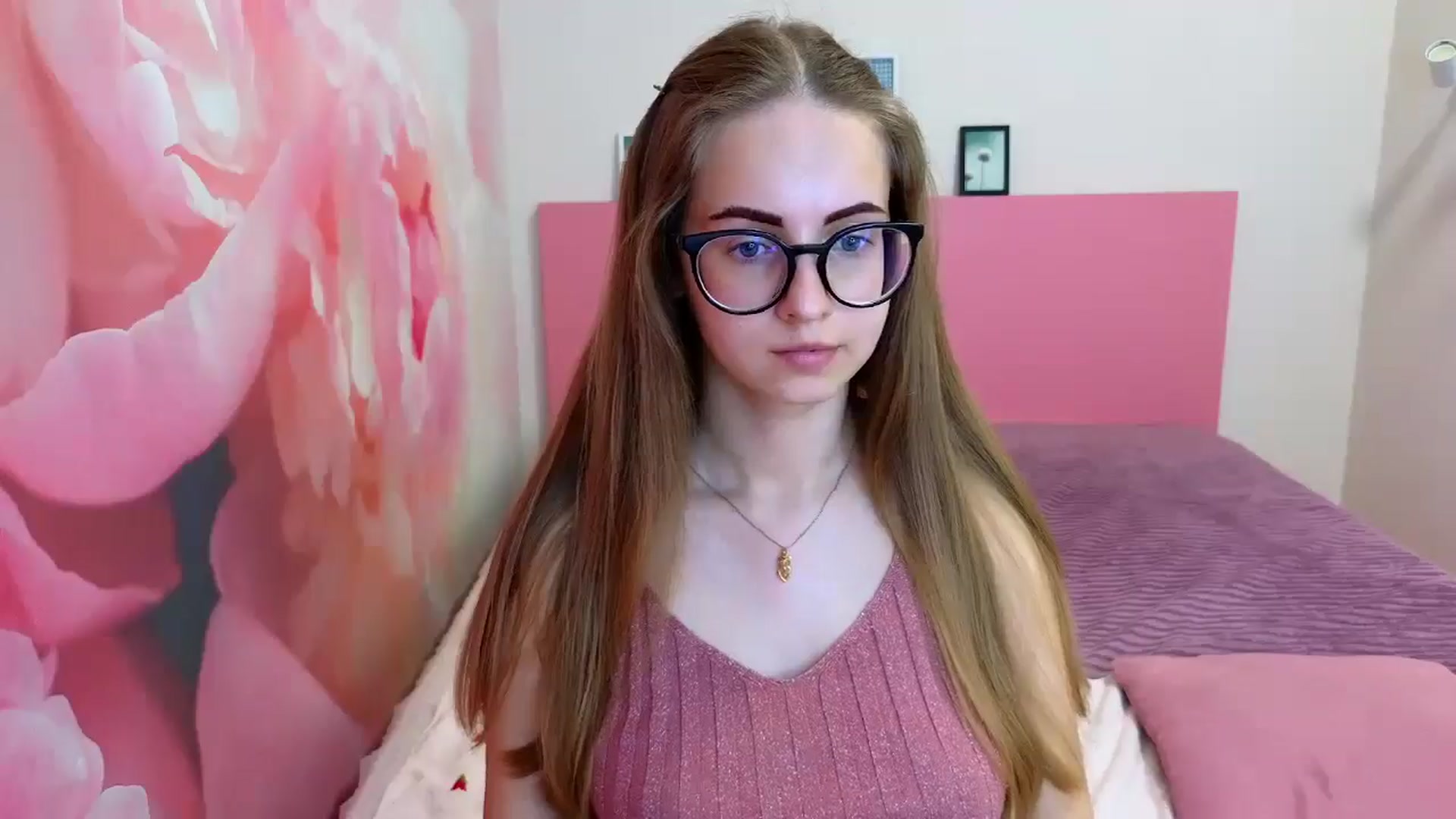 Gallery image thumbnail from Kristina_Adel's myfreecams stream on, 04/17/2025, 10:32 image 12 of 20