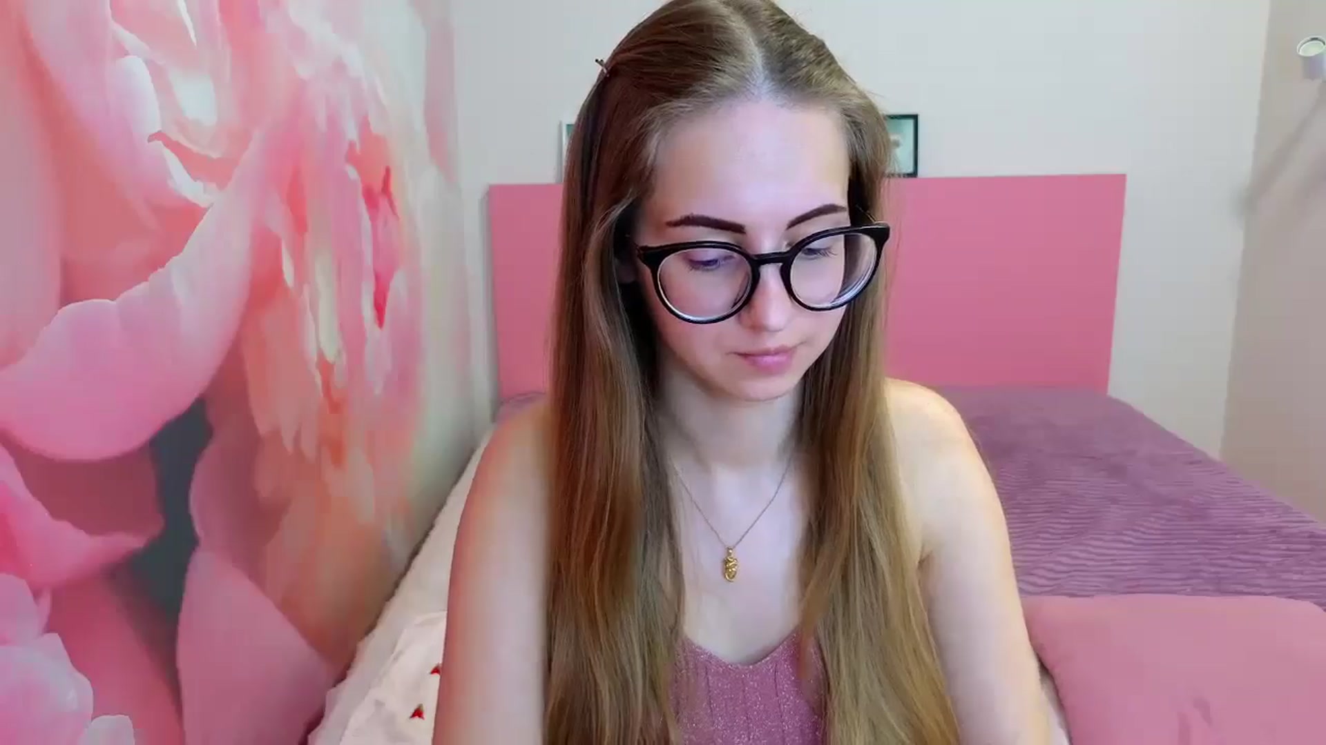 Gallery image thumbnail from Kristina_Adel's myfreecams stream on, 04/17/2025, 10:32 image 4 of 20