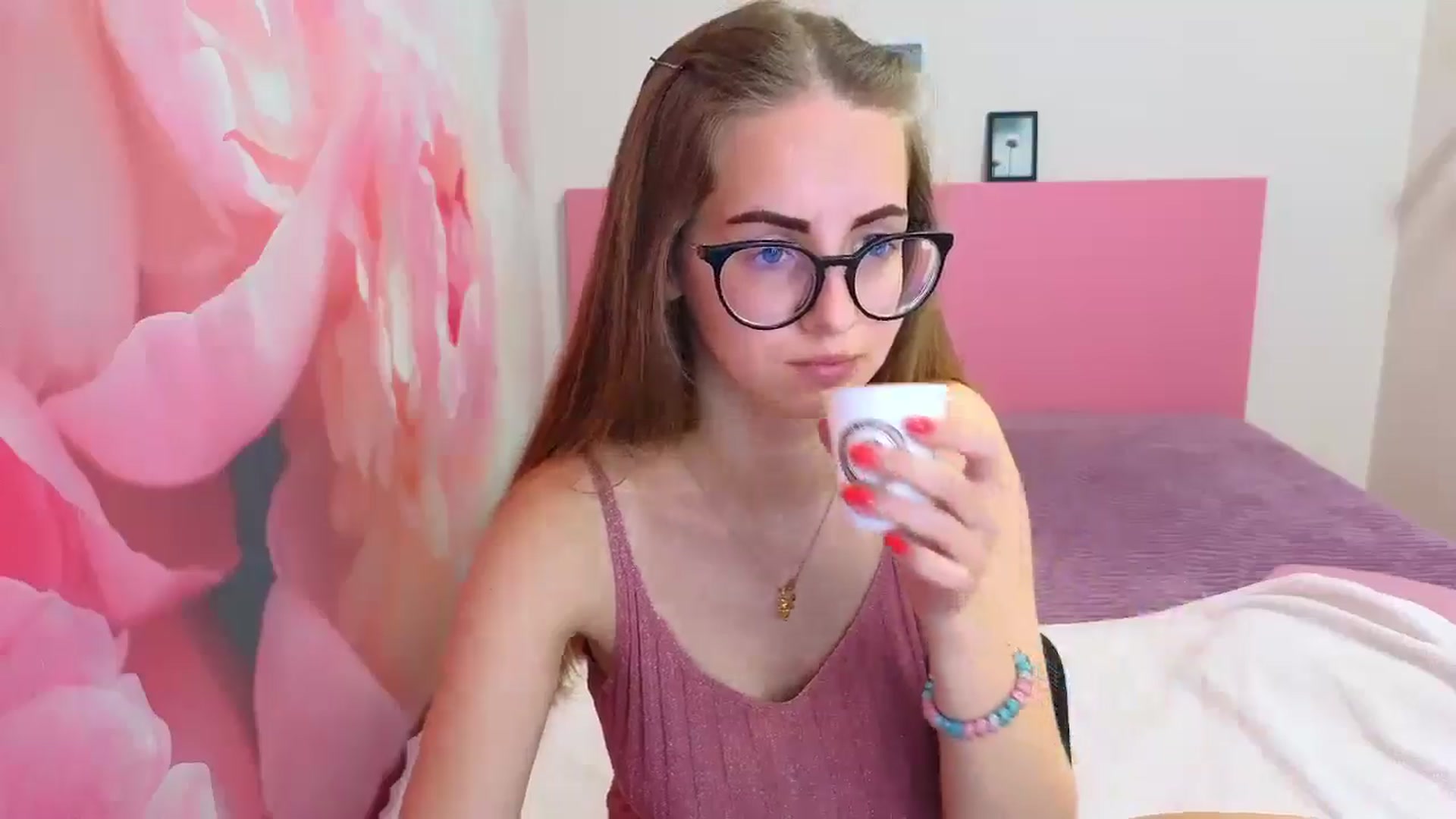 Gallery image thumbnail from Kristina_Adel's myfreecams stream on, 04/21/2025, 08:38 image 12 of 20