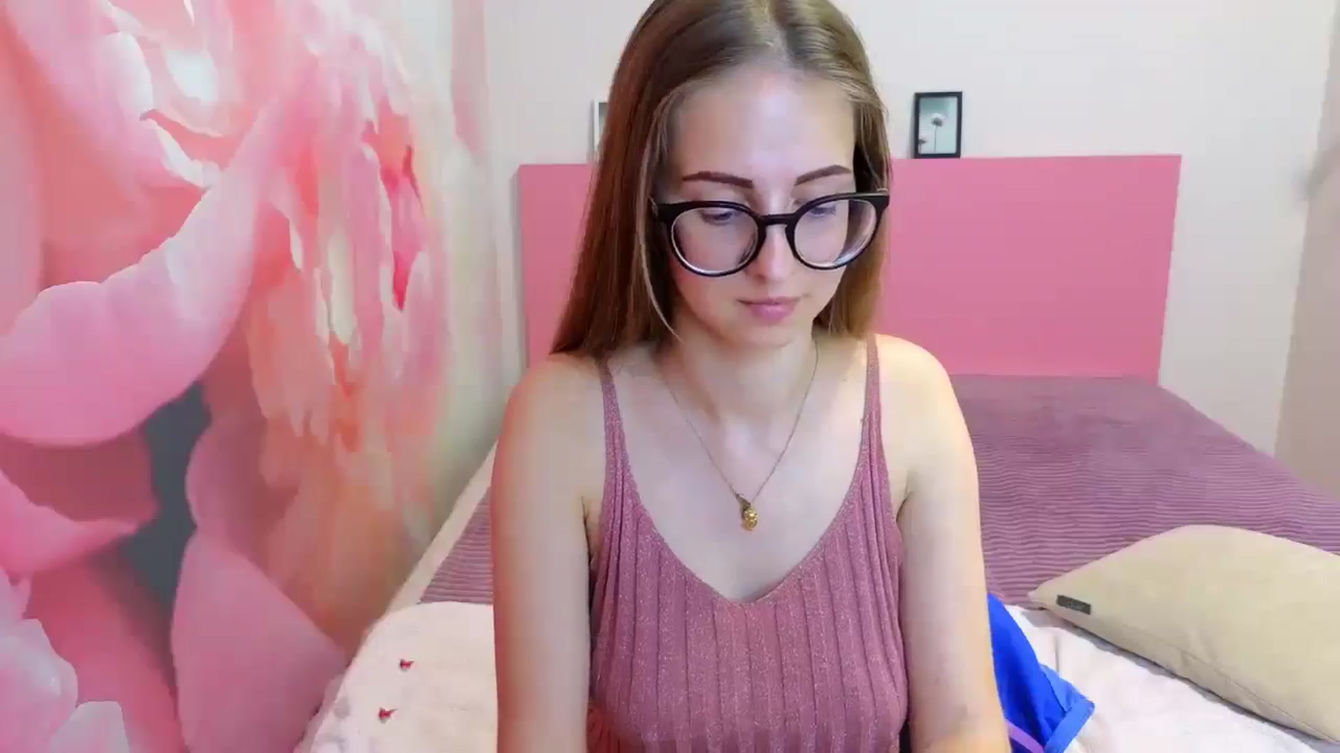 Gallery image thumbnail from Kristina_Adel's myfreecams stream on, 05/07/2025, 07:51 image 4 of 20