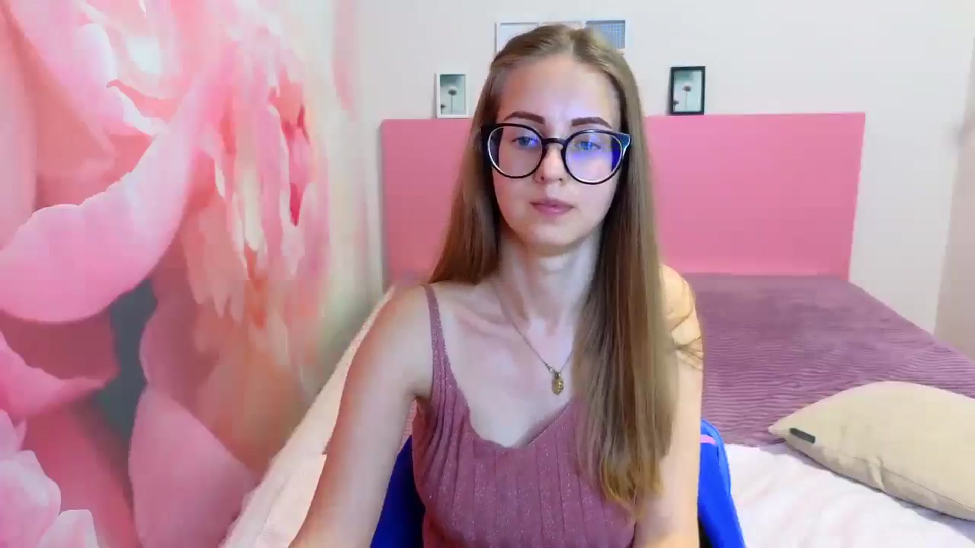 Gallery image thumbnail from Kristina_Adel's myfreecams stream on, 05/07/2025, 10:25 image 18 of 20