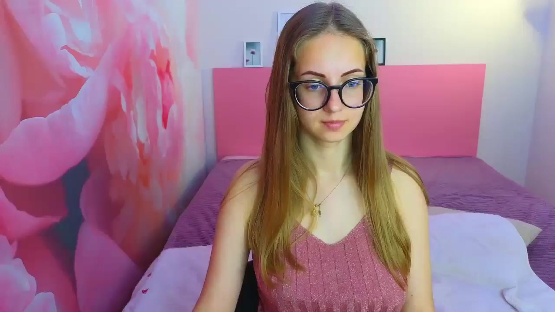 Gallery image thumbnail from Kristina_Adel's myfreecams stream on, 05/14/2025, 09:33 image 1 of 20