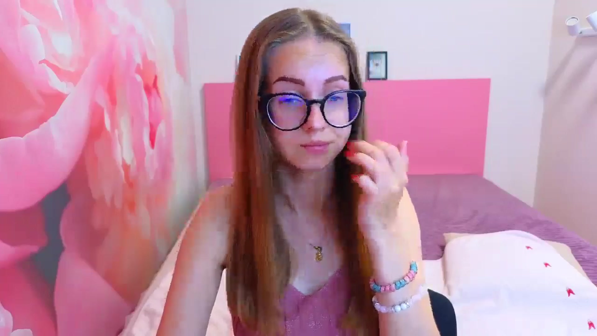 Gallery image thumbnail from Kristina_Adel's myfreecams stream on, 05/21/2025, 08:12 image 13 of 20