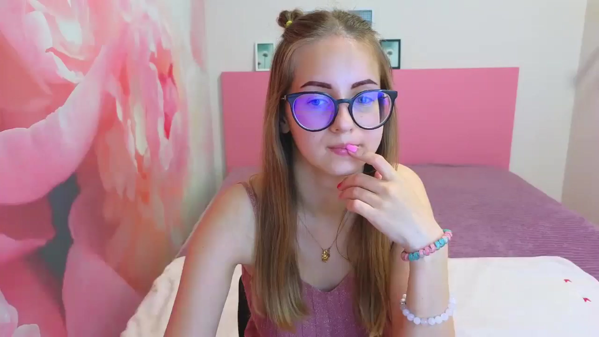 Gallery image thumbnail from Kristina_Adel's myfreecams stream on, 05/29/2025, 12:25 image 20 of 20