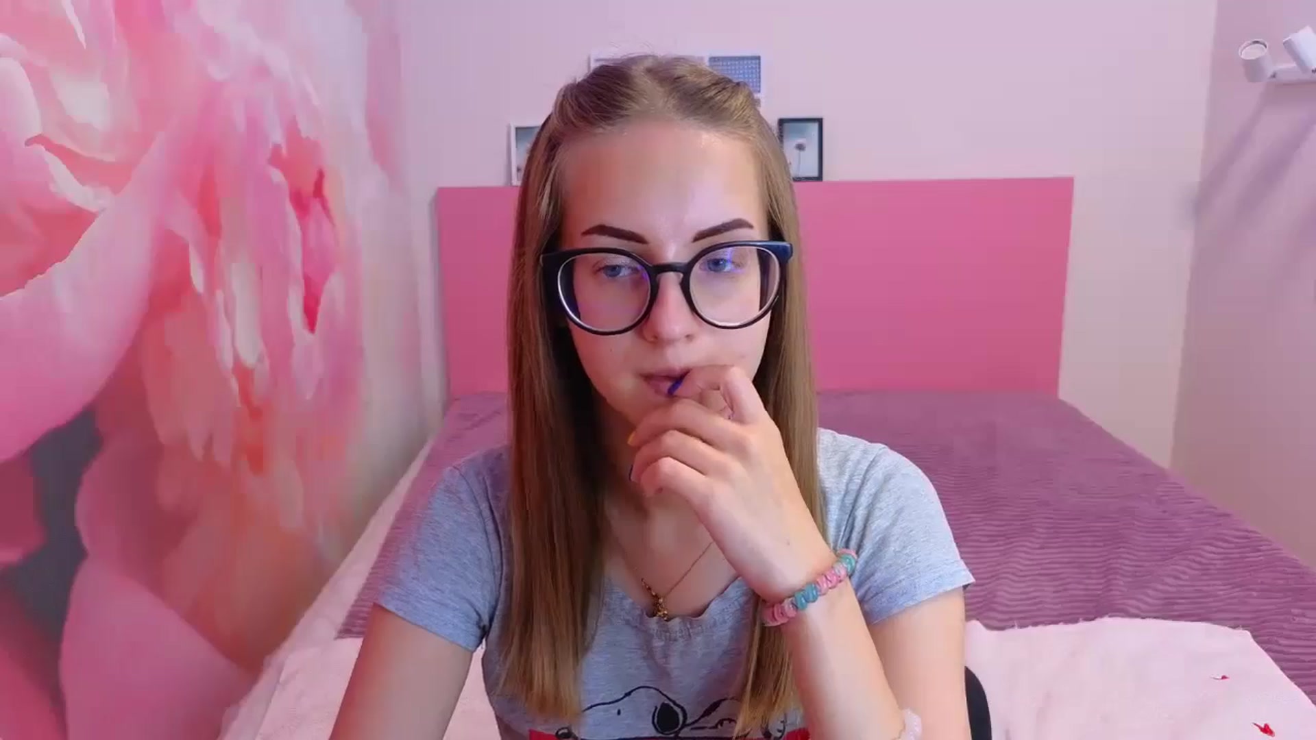 Gallery image thumbnail from Kristina_Adel's myfreecams stream on, 06/18/2025, 10:13 image 19 of 20