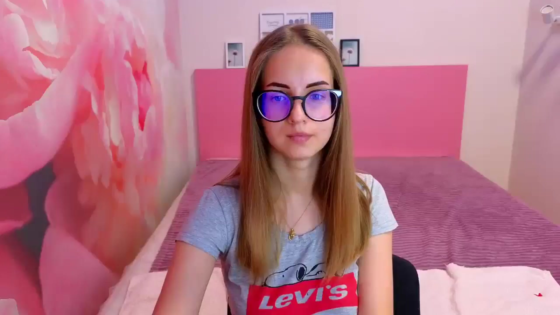 Gallery image thumbnail from Kristina_Adel's myfreecams stream on, 06/18/2025, 15:31 image 15 of 20
