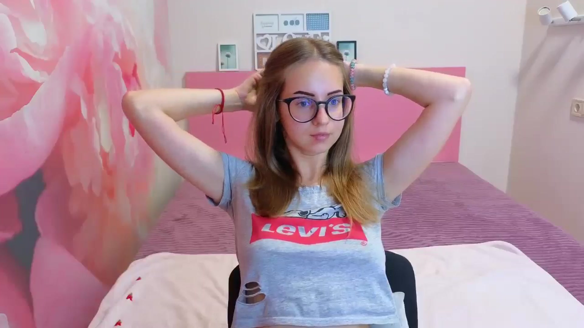 Gallery image thumbnail from Kristina_Adel's myfreecams stream on, 06/26/2025, 10:31 image 2 of 20