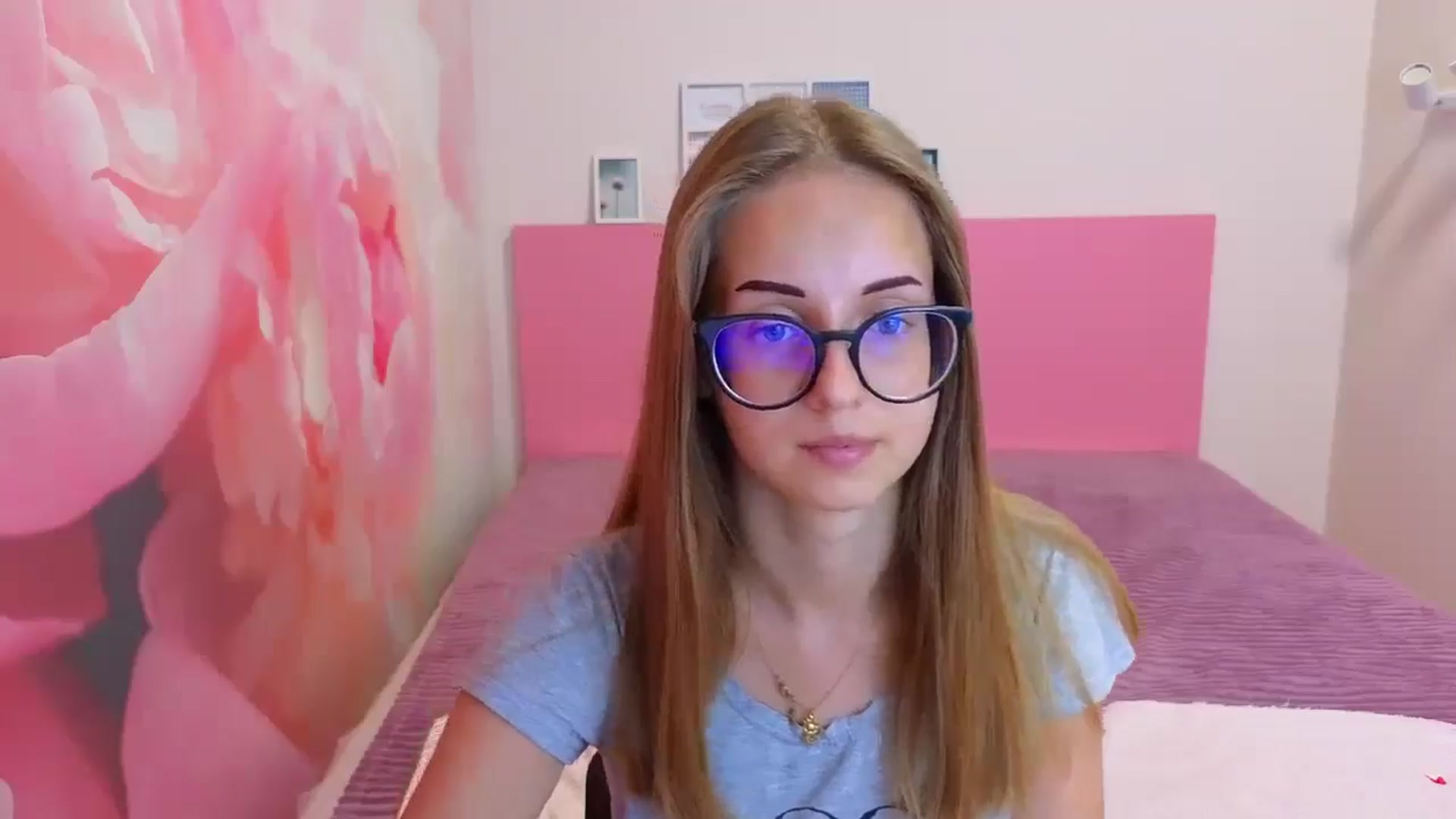 Gallery image thumbnail from Kristina_Adel's myfreecams stream on, 07/04/2025, 08:41 image 17 of 20