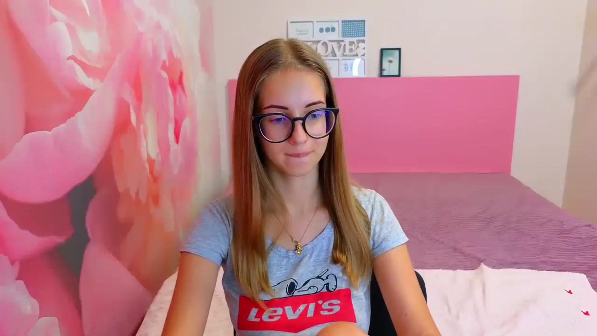 Gallery image thumbnail from Kristina_Adel's myfreecams stream on, 07/31/2025, 13:16 image 6 of 20