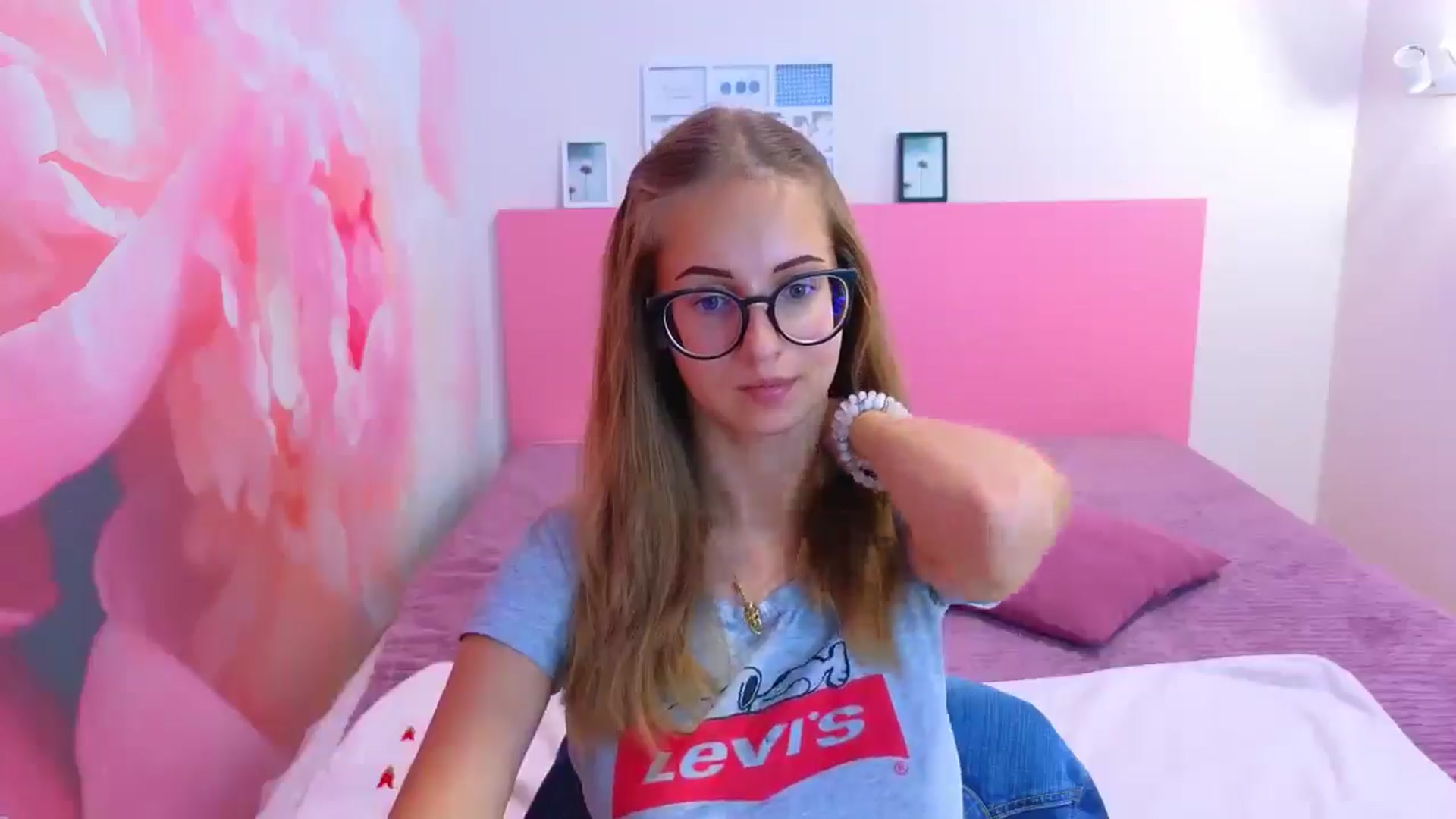Gallery image thumbnail from Kristina_Adel's myfreecams stream on, 08/25/2025, 08:54 image 17 of 20