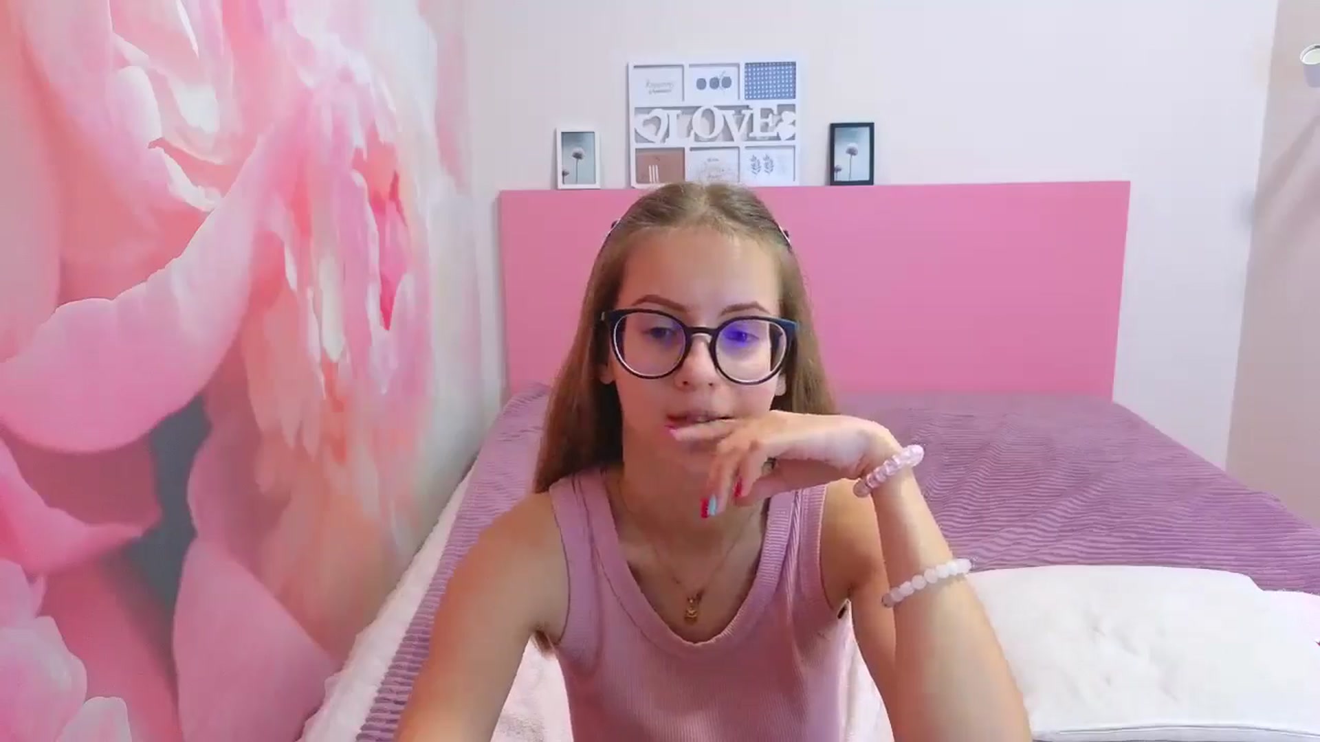 Gallery image thumbnail from Kristina_Adel's myfreecams stream on, 12/03/2025, 10:31 image 5 of 20