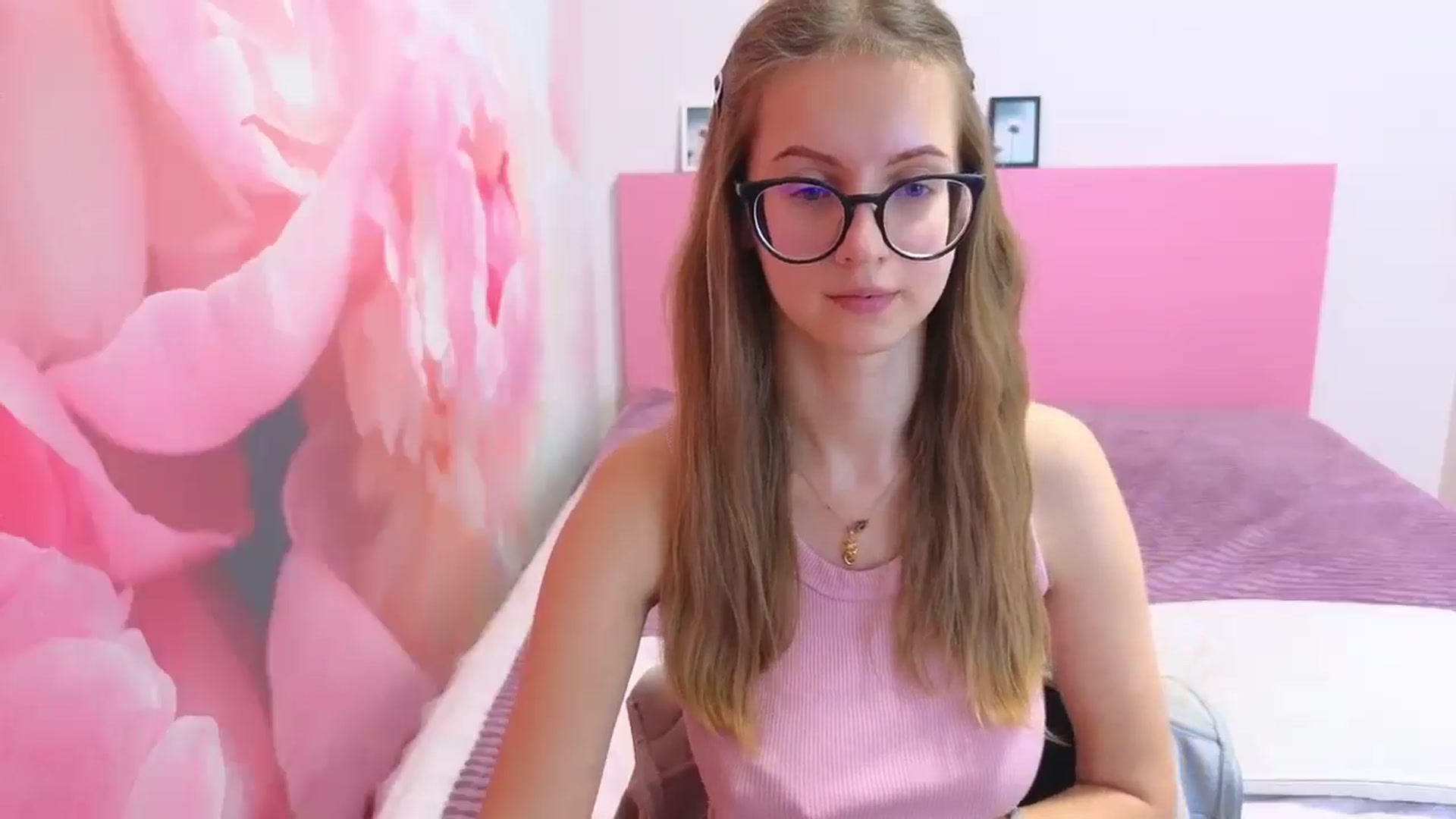 Gallery image thumbnail from Kristina_Adel's myfreecams stream on, 12/03/2025, 12:47 image 10 of 20