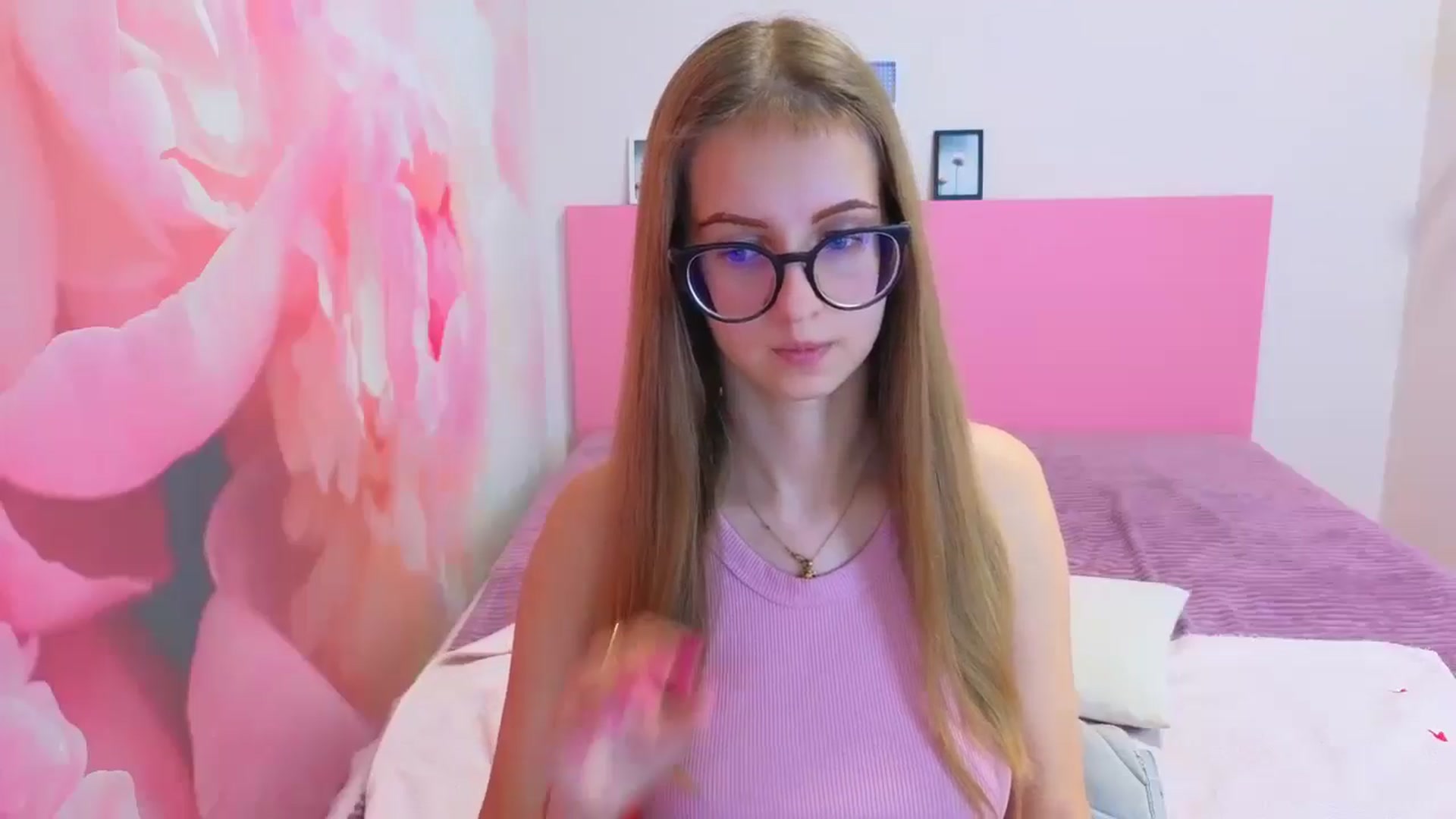 Gallery image thumbnail from Kristina_Adel's myfreecams stream on, 12/24/2025, 08:01 image 2 of 20