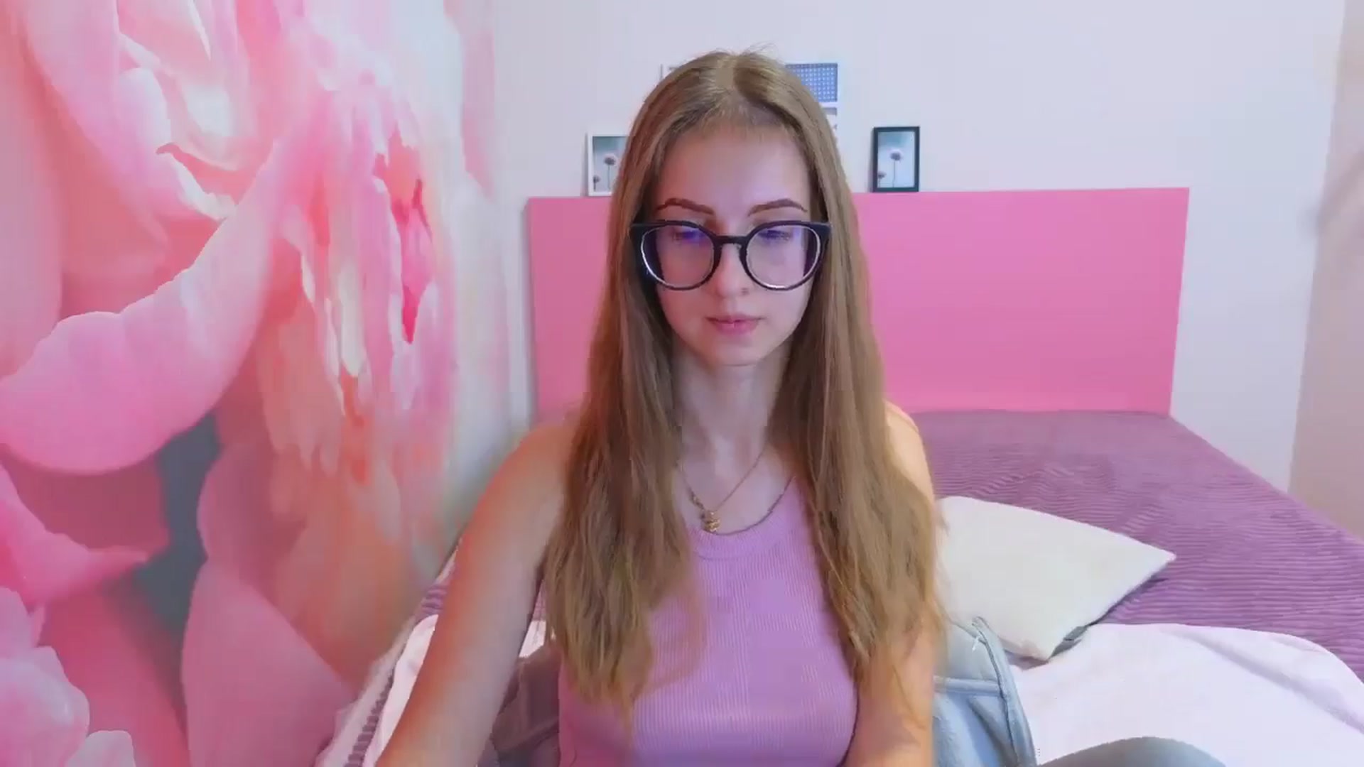 Gallery image thumbnail from Kristina_Adel's myfreecams stream on, 12/25/2025, 10:22 image 17 of 20