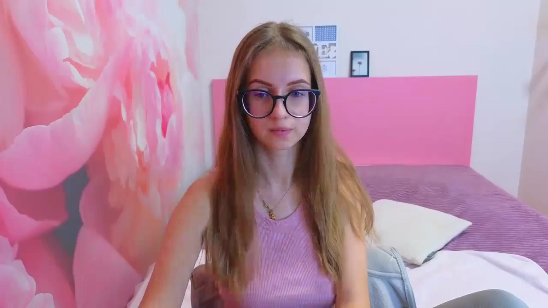 Gallery image thumbnail from Kristina_Adel's myfreecams stream on, 12/25/2025, 10:22 image 15 of 20