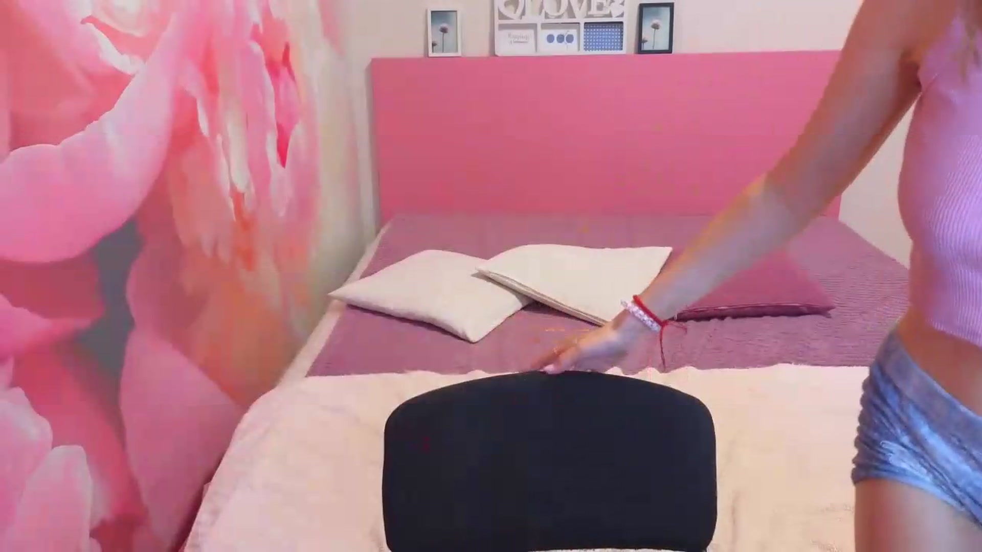Gallery image thumbnail from Kristina_Adel's myfreecams stream on, 07/06/2026, 07:31 image 8 of 20
