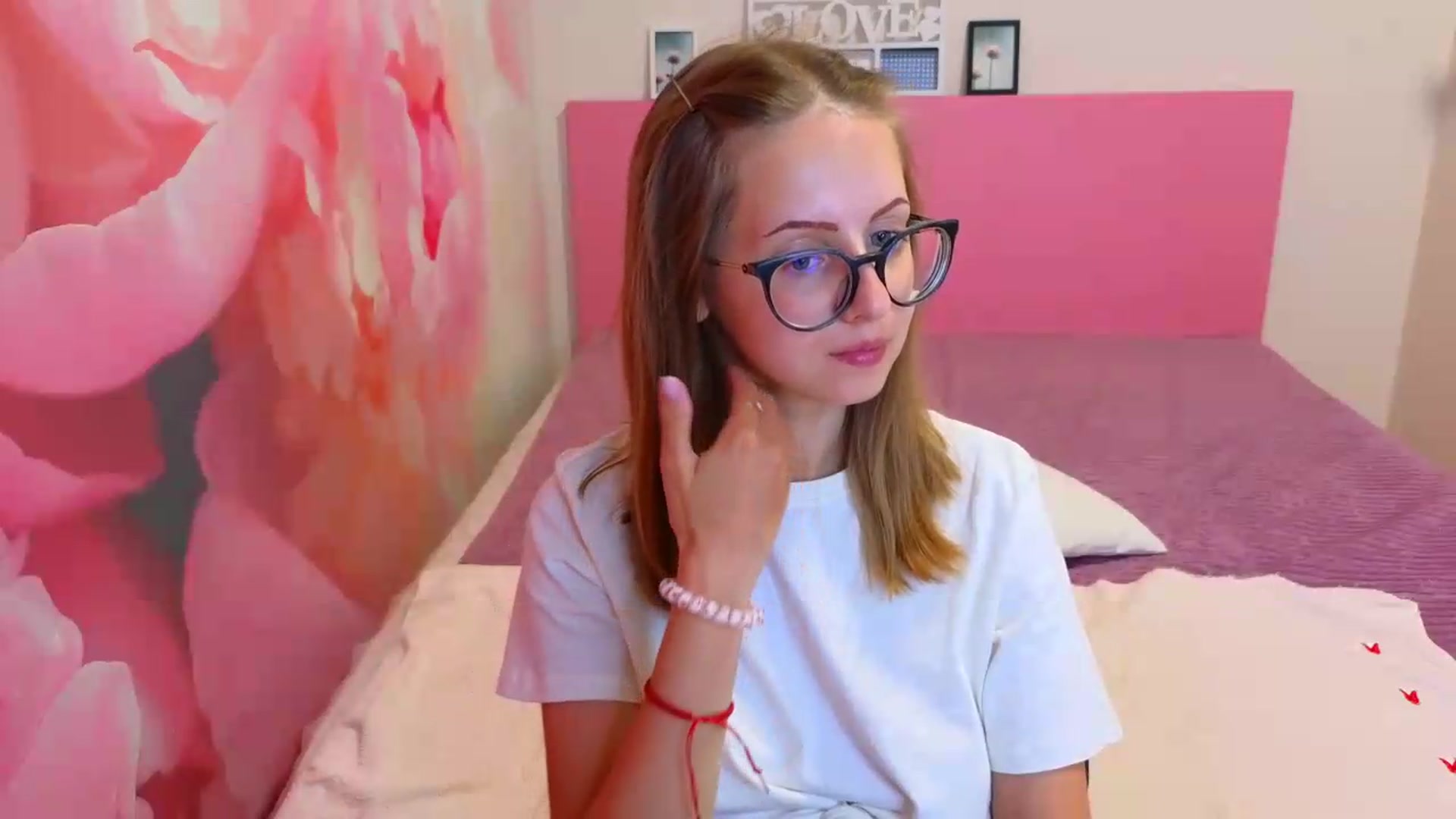 Gallery image thumbnail from Kristina_Adel's myfreecams stream on, 08/03/2026, 10:40 image 12 of 20