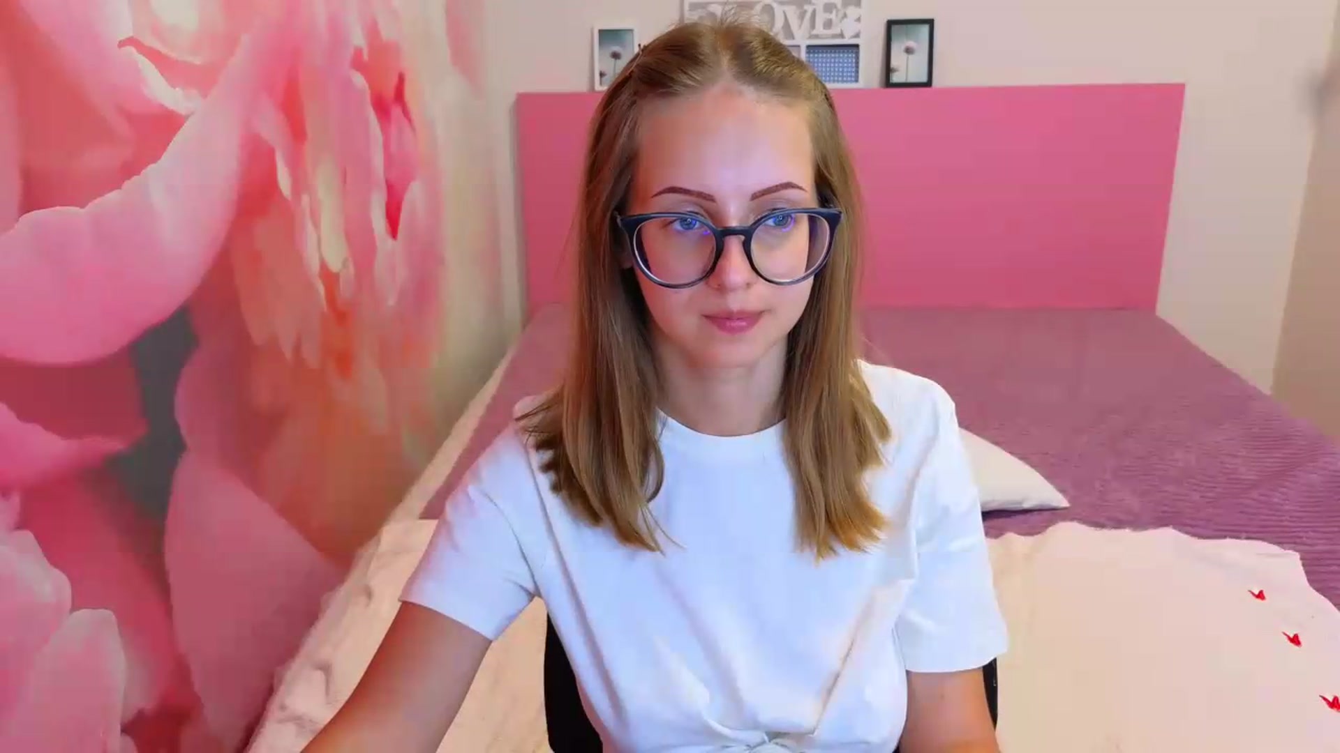 Gallery image thumbnail from Kristina_Adel's myfreecams stream on, 08/03/2026, 10:40 image 4 of 20