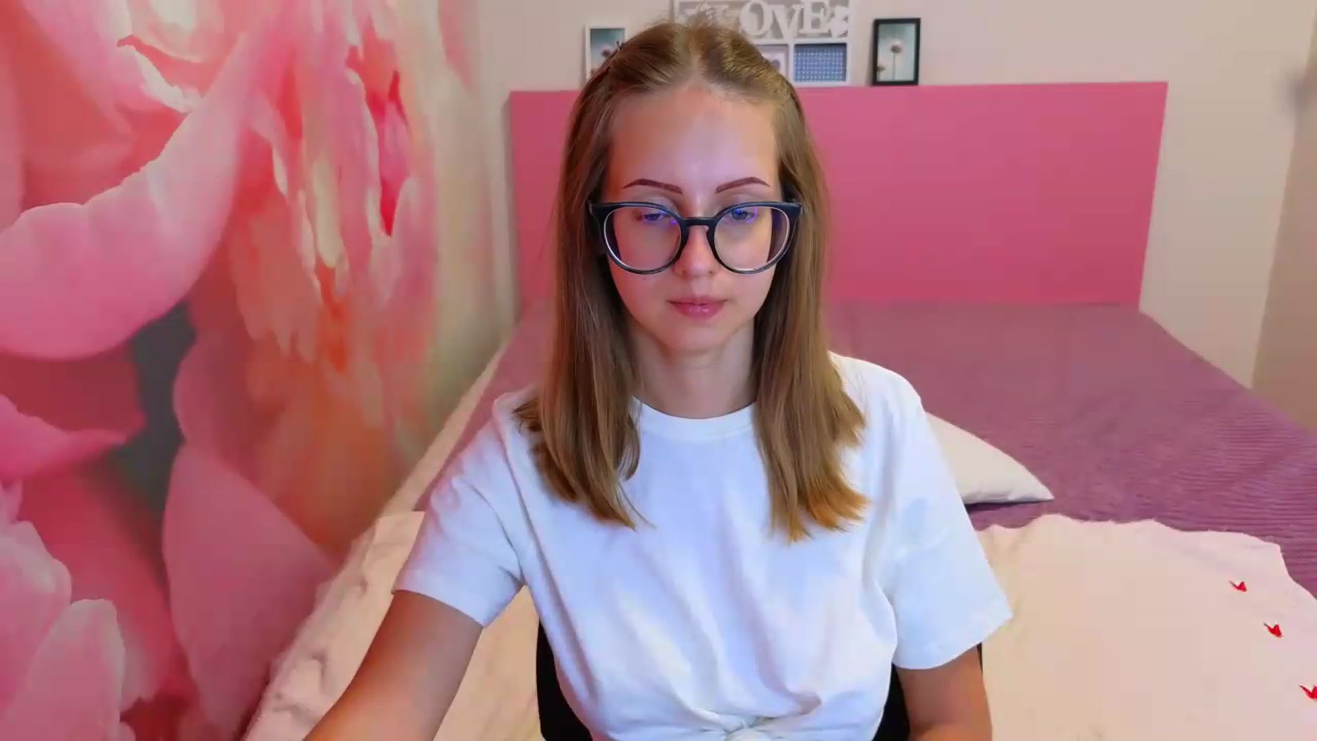 Gallery image thumbnail from Kristina_Adel's myfreecams stream on, 08/03/2026, 10:40 image 8 of 20