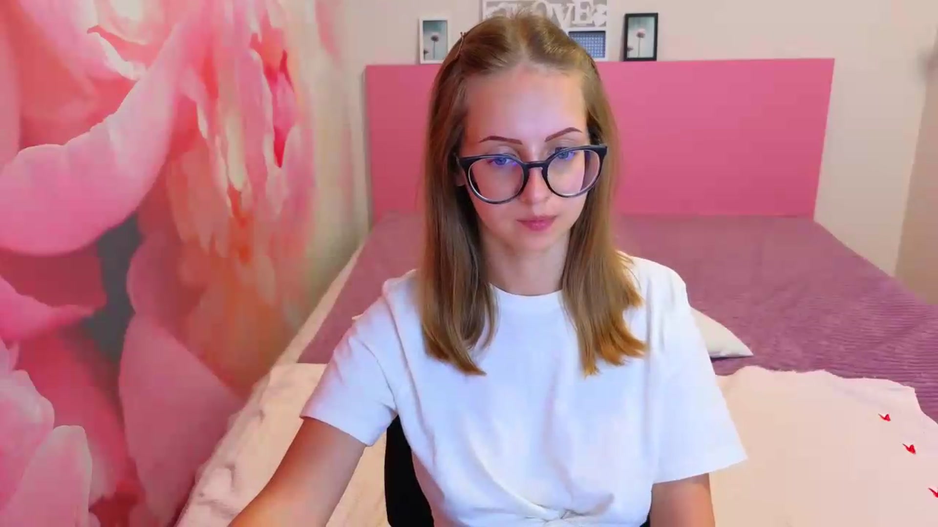 Gallery image thumbnail from Kristina_Adel's myfreecams stream on, 08/03/2026, 10:40 image 16 of 20