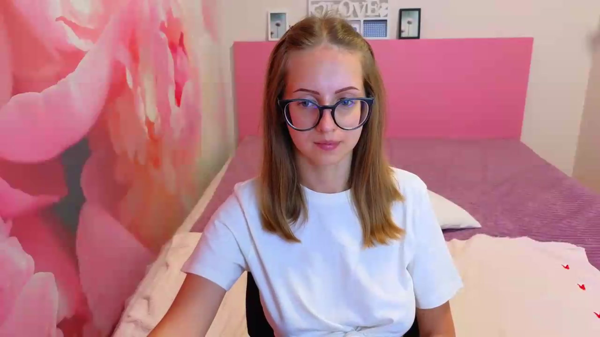 Gallery image thumbnail from Kristina_Adel's myfreecams stream on, 08/03/2026, 10:40 image 17 of 20