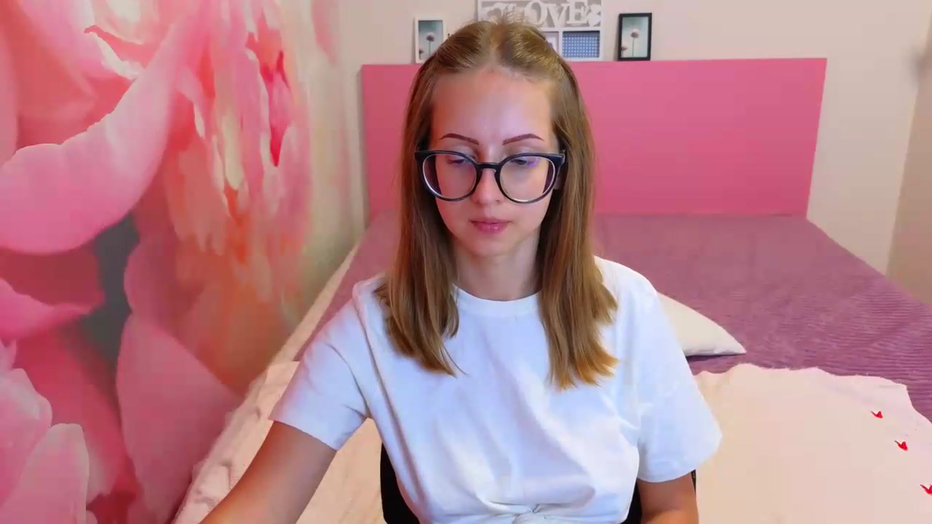 Gallery image thumbnail from Kristina_Adel's myfreecams stream on, 08/03/2026, 10:40 image 11 of 20