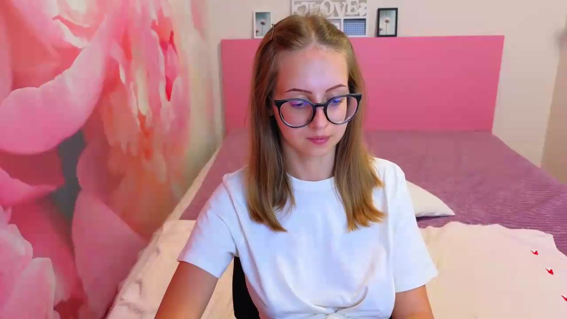 Gallery image thumbnail from Kristina_Adel's myfreecams stream on, 08/03/2026, 10:40 image 18 of 20