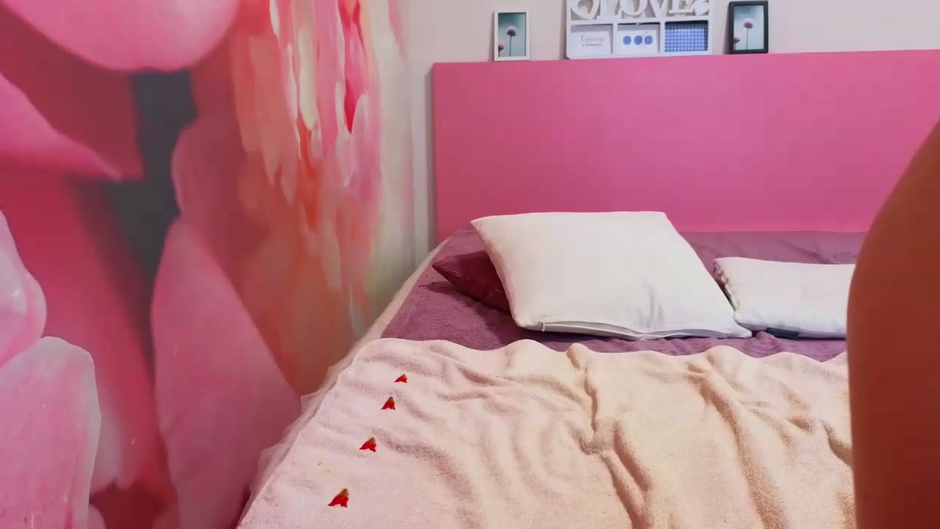 Gallery image thumbnail from Kristina_Adel's myfreecams stream on, 08/17/2026, 08:33 image 16 of 20