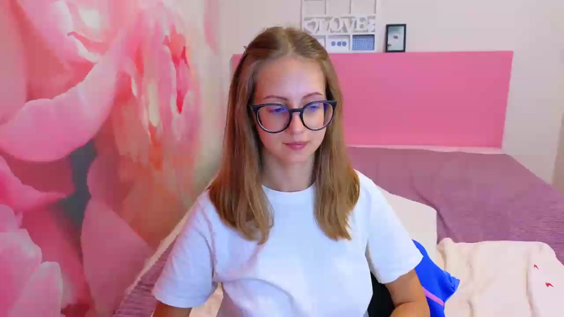 Gallery image thumbnail from Kristina_Adel's myfreecams stream on, 08/19/2026, 09:14 image 19 of 20
