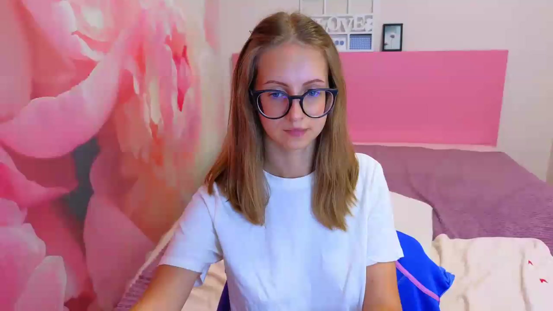 Gallery image thumbnail from Kristina_Adel's myfreecams stream on, 08/19/2026, 09:14 image 17 of 20