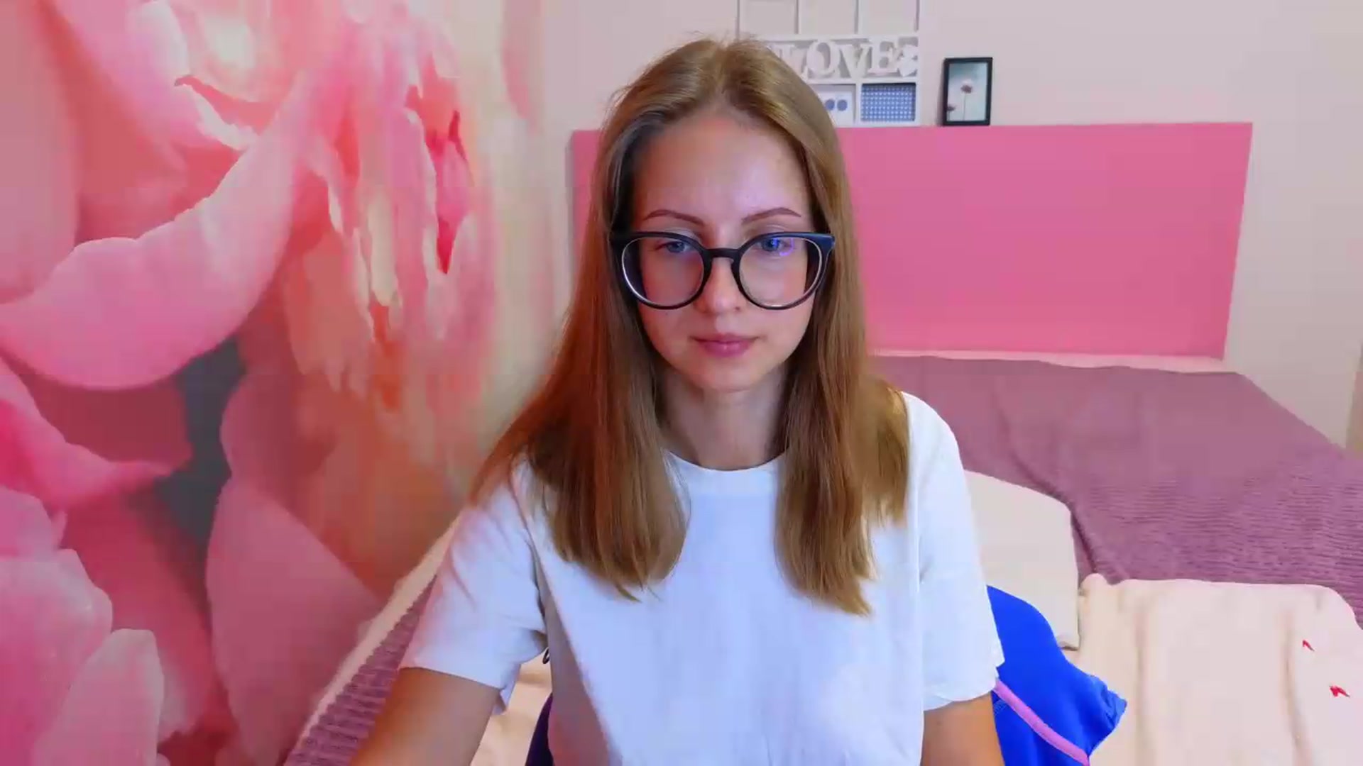 Gallery image thumbnail from Kristina_Adel's myfreecams stream on, 08/19/2026, 09:14 image 7 of 20
