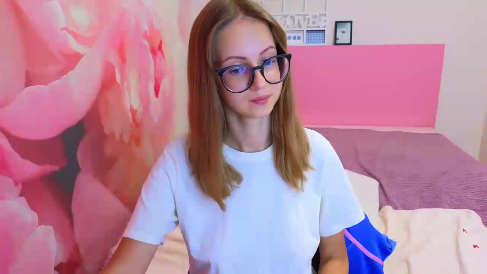 Gallery image thumbnail from Kristina_Adel's myfreecams stream on, 08/19/2026, 09:14 image 14 of 20