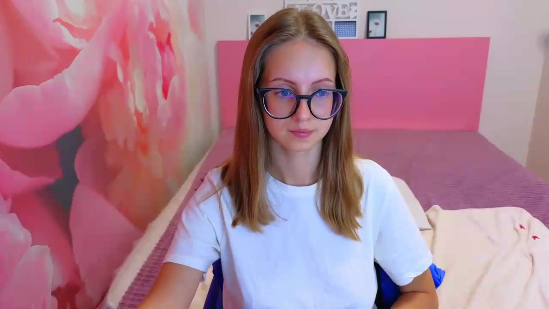 Gallery image thumbnail from Kristina_Adel's myfreecams stream on, 08/19/2026, 10:36 image 7 of 20