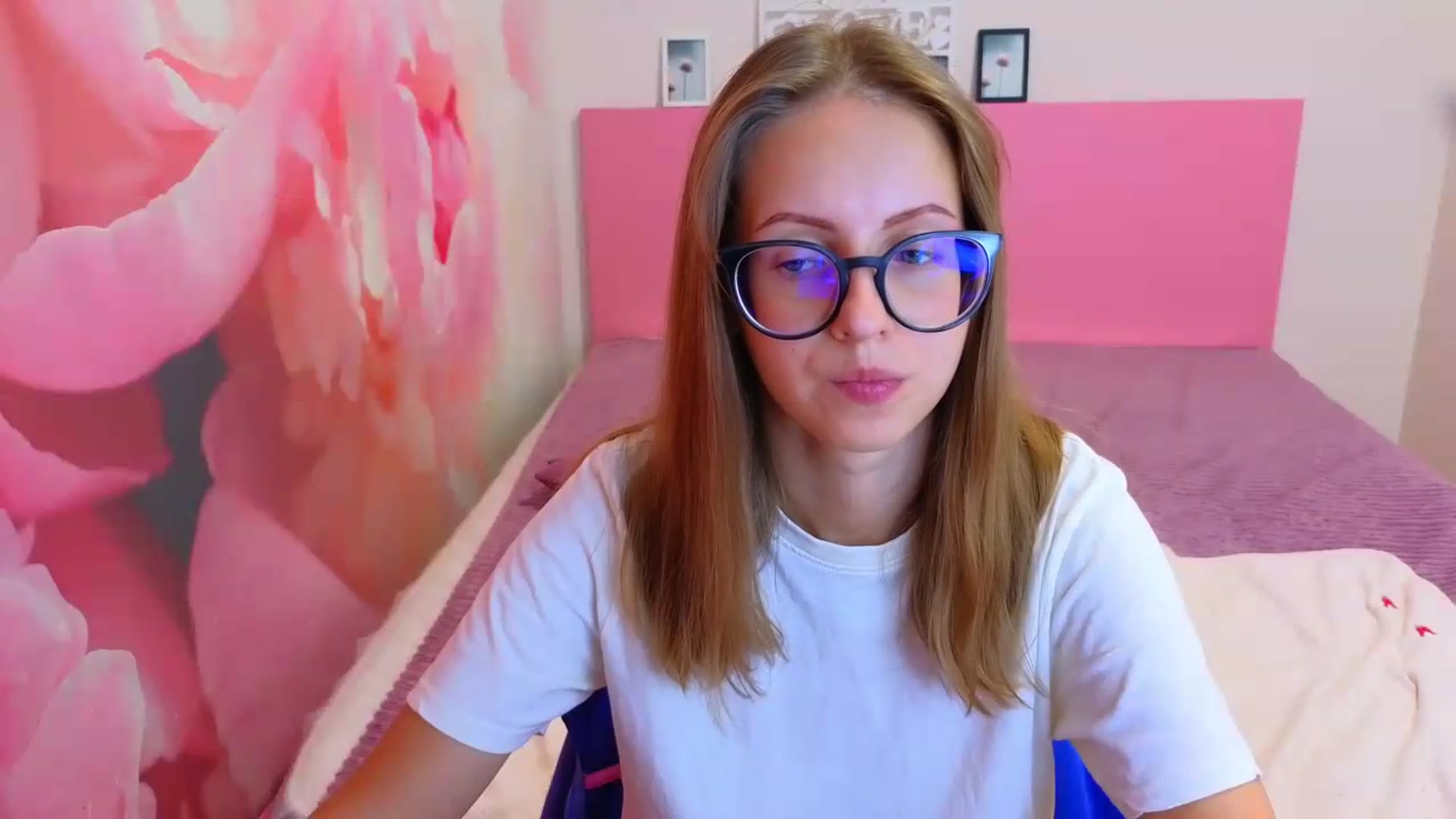 Gallery image thumbnail from Kristina_Adel's myfreecams stream on, 08/19/2026, 10:36 image 16 of 20