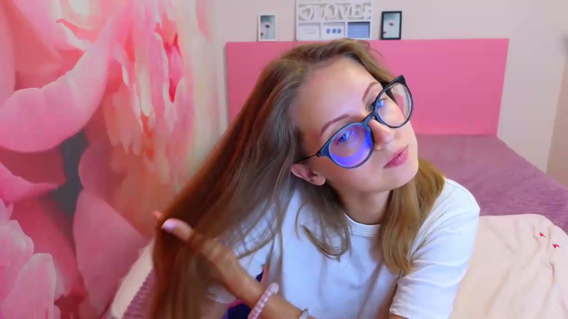 Gallery image thumbnail from Kristina_Adel's myfreecams stream on, 08/19/2026, 10:36 image 17 of 20