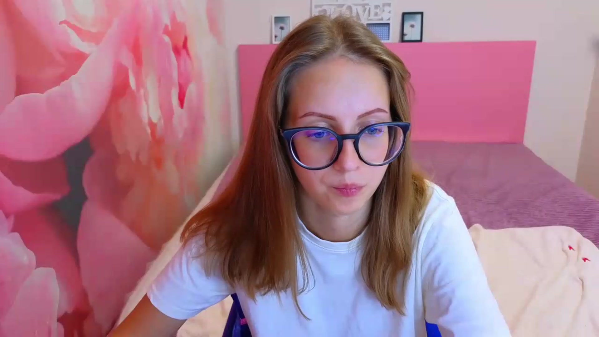 Gallery image thumbnail from Kristina_Adel's myfreecams stream on, 08/19/2026, 10:36 image 18 of 20