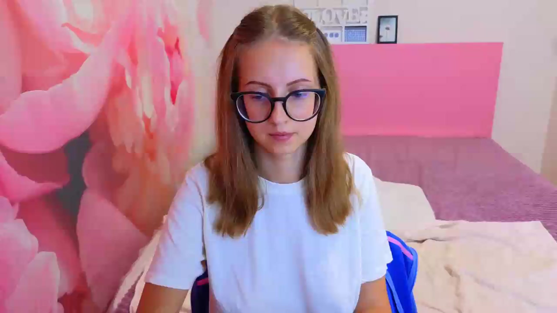 Gallery image thumbnail from Kristina_Adel's myfreecams stream on, 08/20/2026, 07:41 image 16 of 20