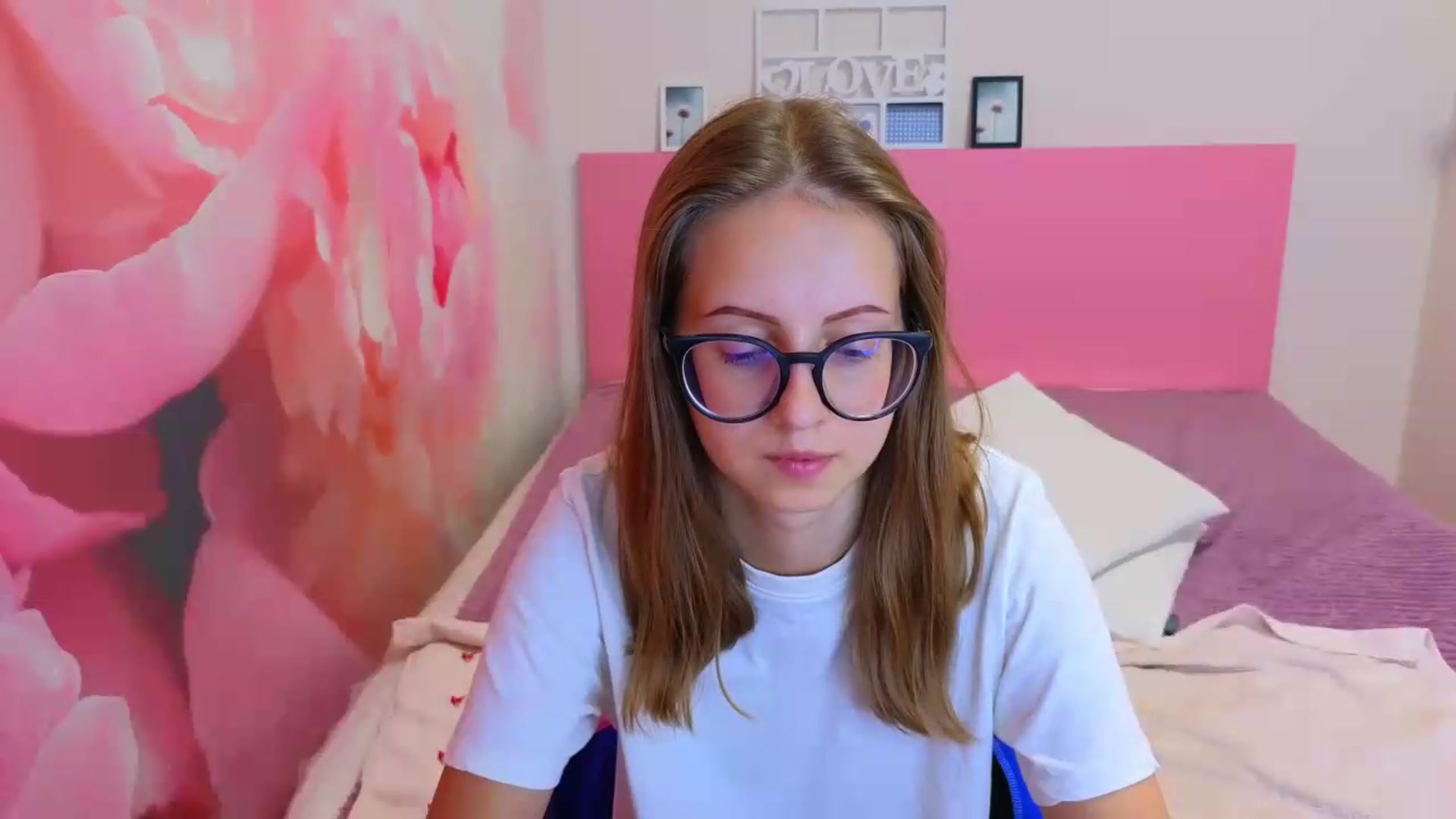 Gallery image thumbnail from Kristina_Adel's myfreecams stream on, 08/20/2026, 09:16 image 2 of 20