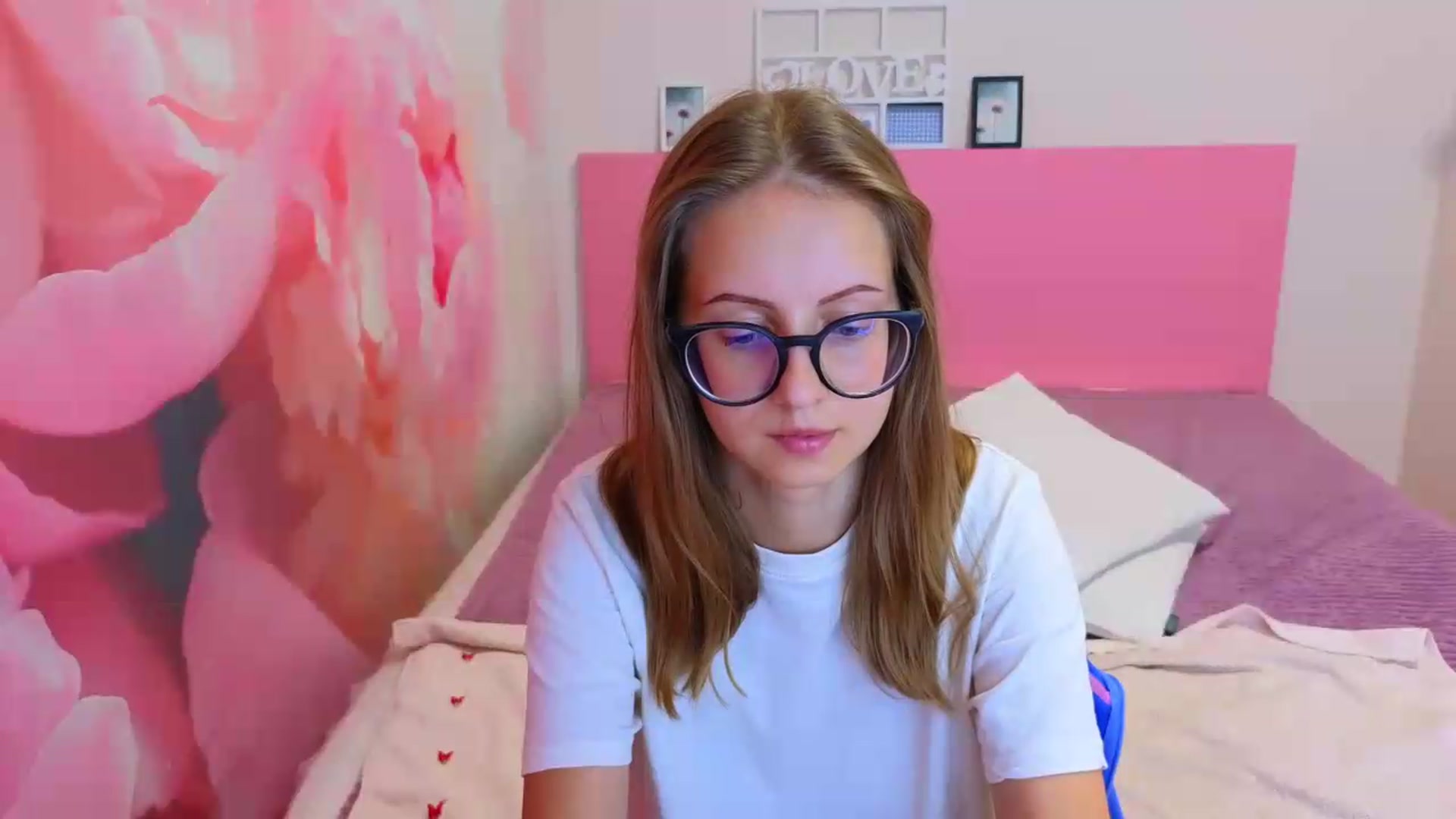 Gallery image thumbnail from Kristina_Adel's myfreecams stream on, 08/20/2026, 09:16 image 4 of 20