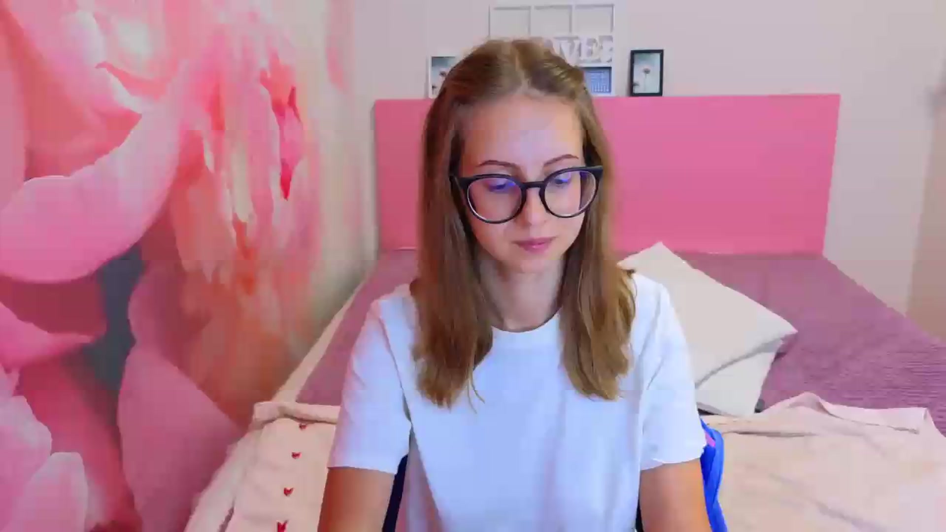 Gallery image thumbnail from Kristina_Adel's myfreecams stream on, 08/20/2026, 09:16 image 1 of 20