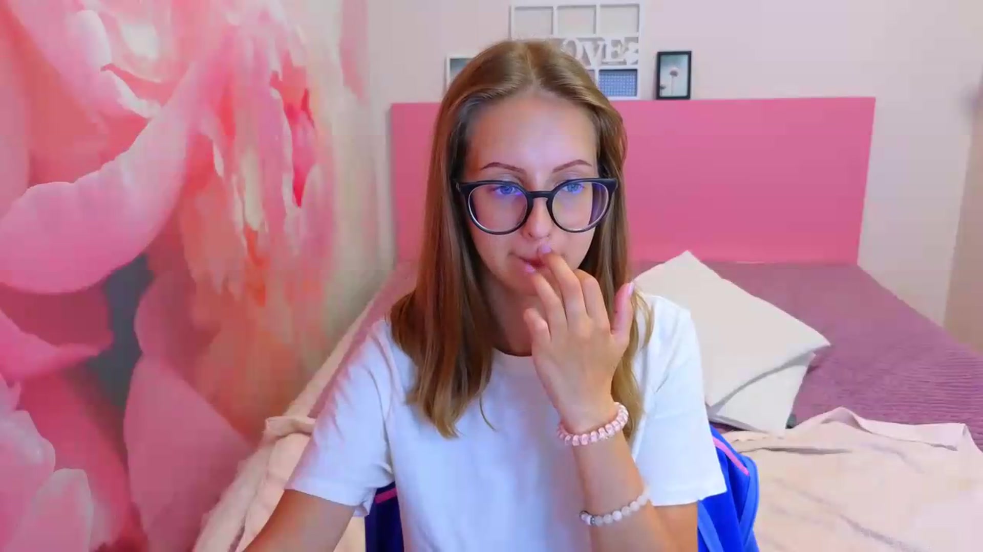 Gallery image thumbnail from Kristina_Adel's myfreecams stream on, 08/20/2026, 09:16 image 6 of 20