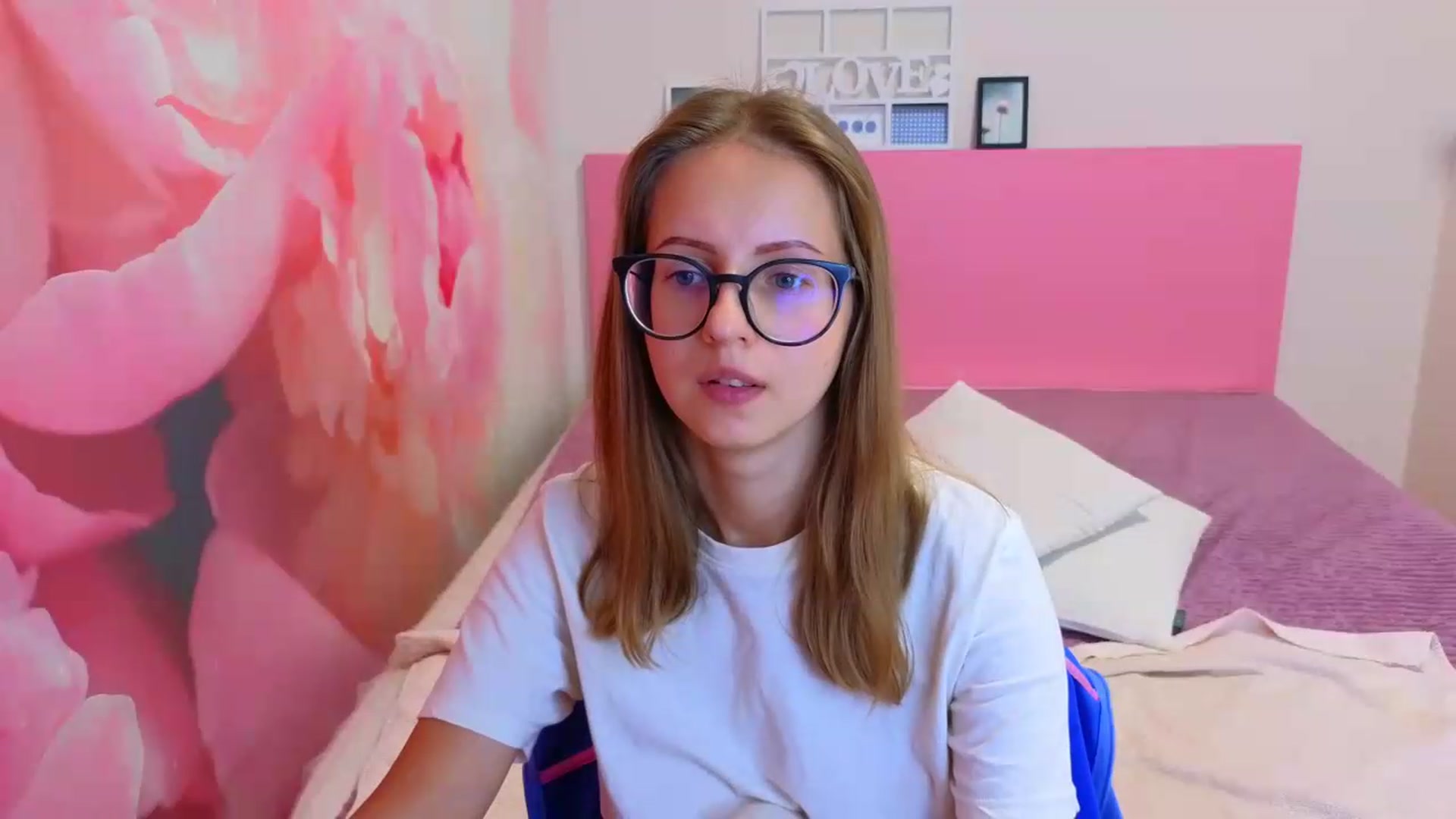 Gallery image thumbnail from Kristina_Adel's myfreecams stream on, 08/20/2026, 09:16 image 15 of 20