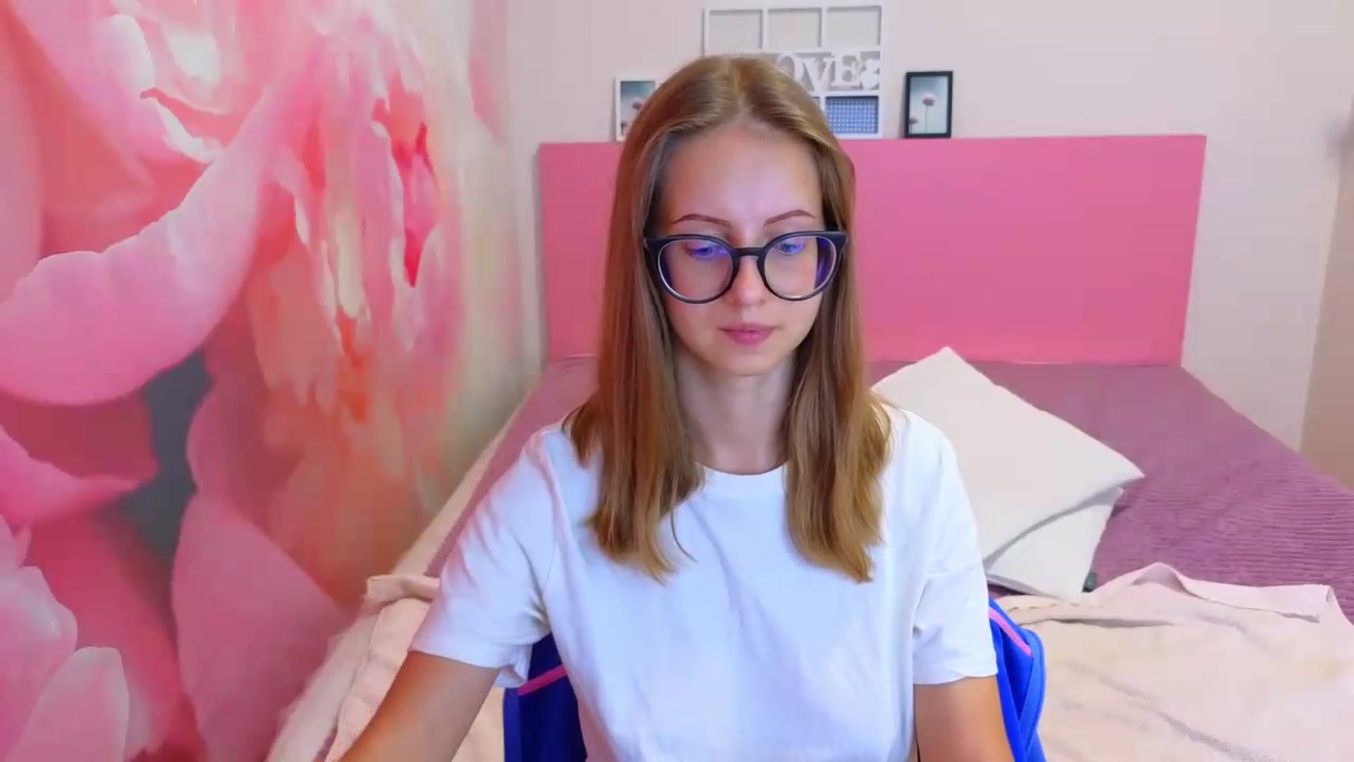 Gallery image thumbnail from Kristina_Adel's myfreecams stream on, 08/20/2026, 09:16 image 9 of 20