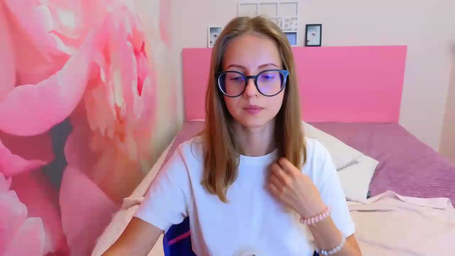 Gallery image thumbnail from Kristina_Adel's myfreecams stream on, 08/20/2026, 09:16 image 16 of 20