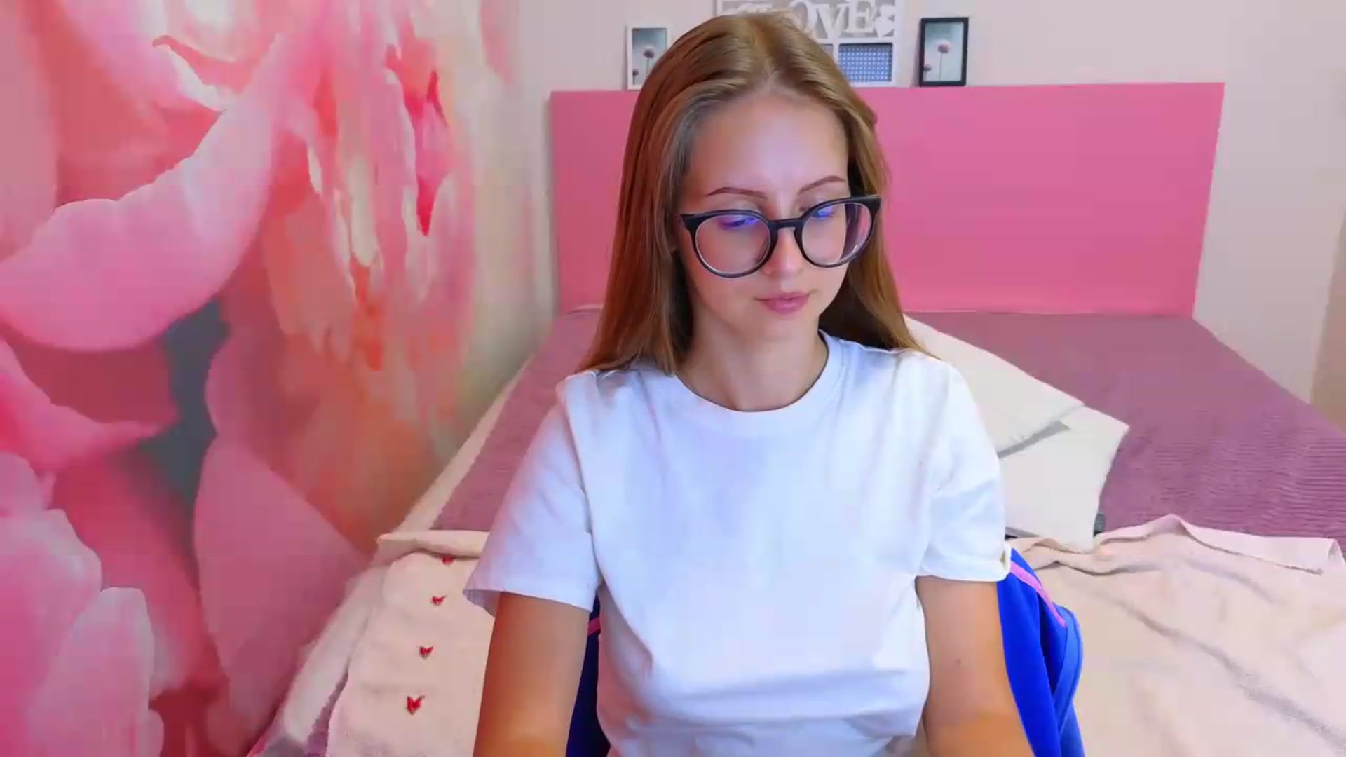 Gallery image thumbnail from Kristina_Adel's myfreecams stream on, 08/20/2026, 10:47 image 9 of 20